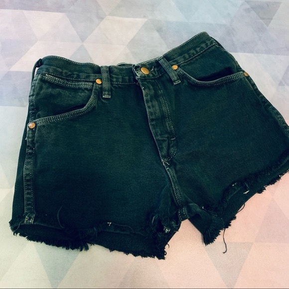 ARITZIA WRANGLER HIGH WAISTED JEAN SHORTS - Picture 4 of 9
